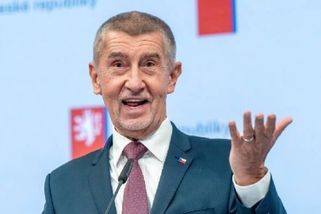 Lipavský se pustil do Babiše po tiskovce. Premiéra po jeho výkonu označil za nevychovaného spratka a vládu za bordel na kolečkách